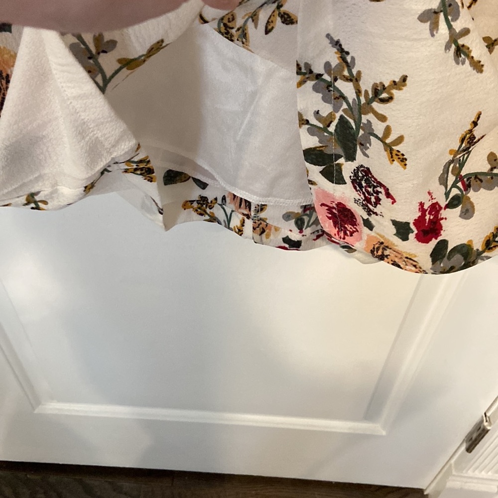 Belongsci White Floral Vneck Bell Sleeve Shift Dress - Picture 8 of 9